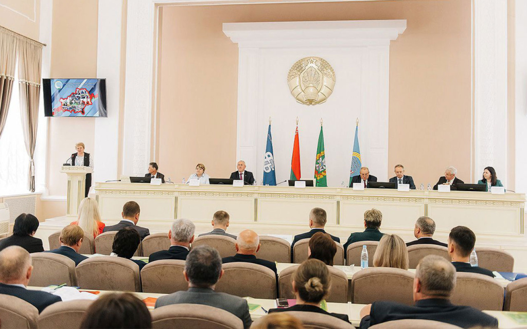Пленарное-заседание-профсоюза-работников-АПК-3.jpg