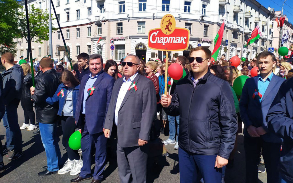 Праздничное-шествие.jpg