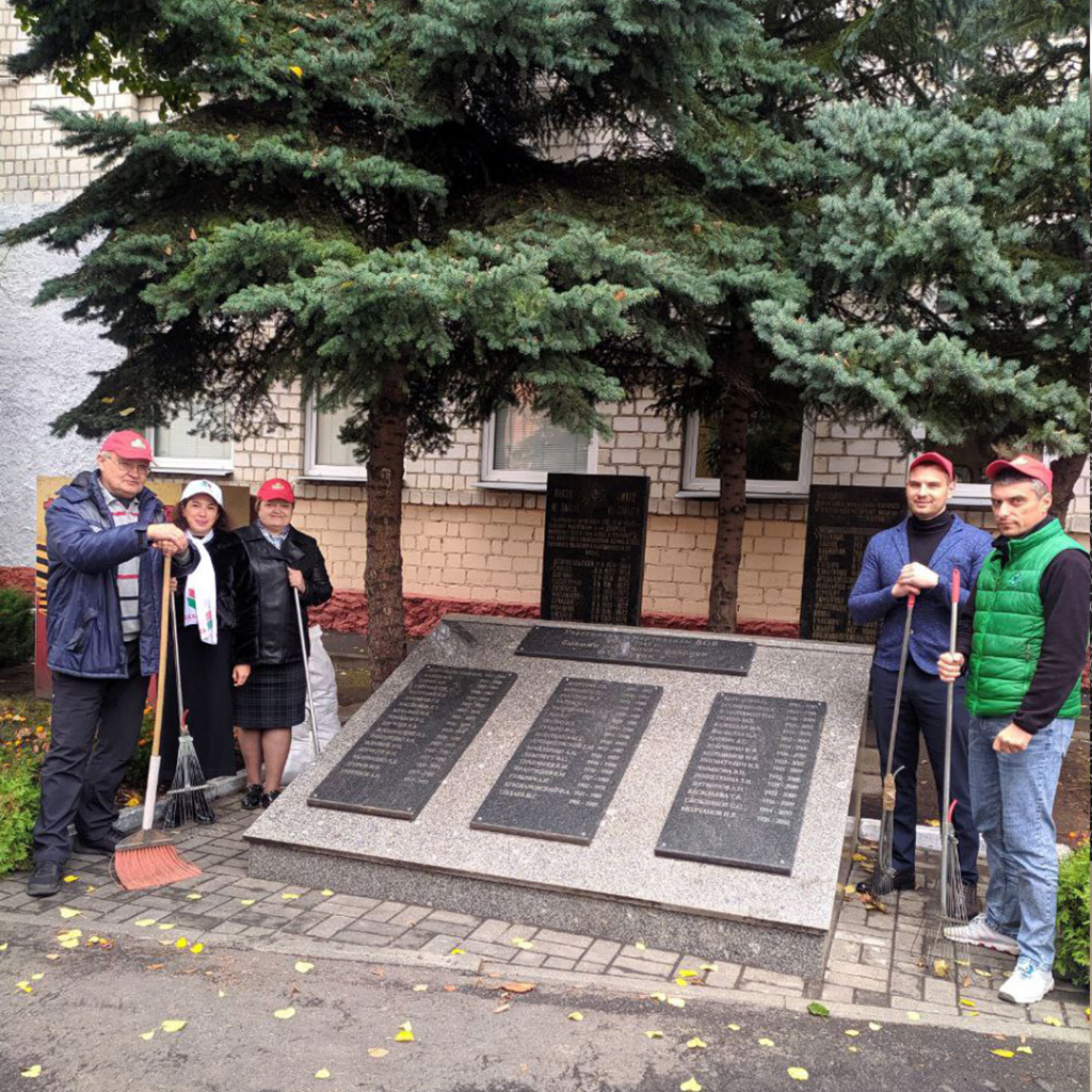 Наведение-порядка-на-памятнике-участникам,-партизанам-ВОВ-1.jpg