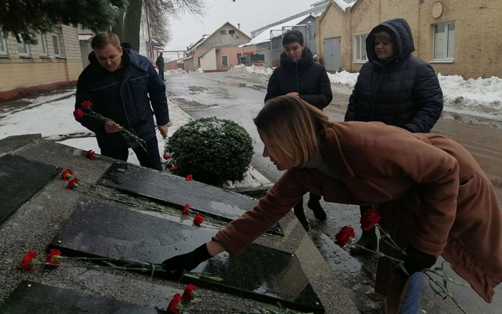 егодня-состоялось-возложение-цветов-3.jpg