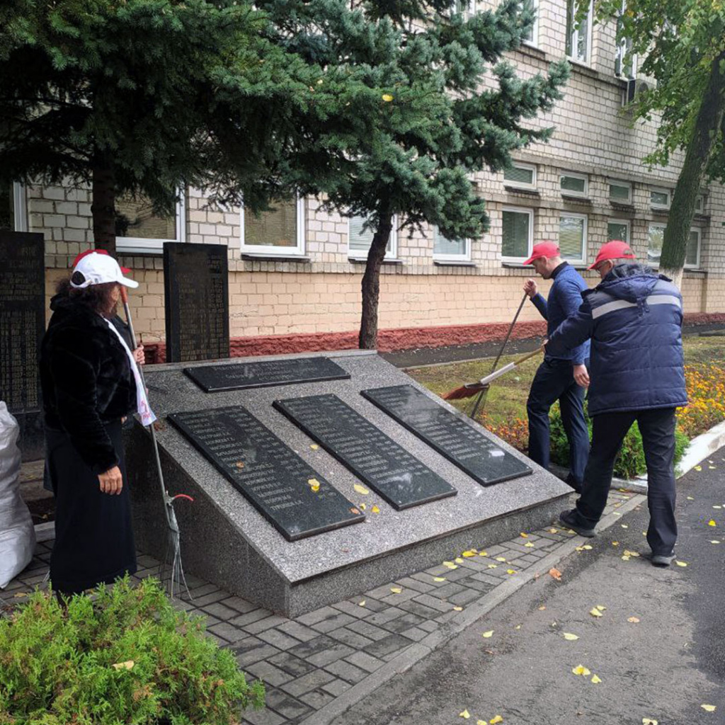Наведение-порядка-на-памятнике-участникам,-партизанам-ВОВ-2.jpg