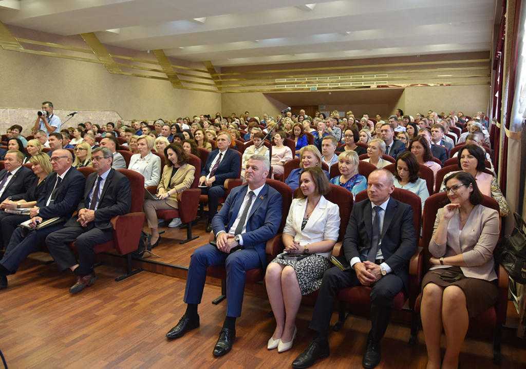 Глава-Администрации-Президента-Республики-Беларусь-посетил-кондитерскую-фабрику-Спартак-8.jpg