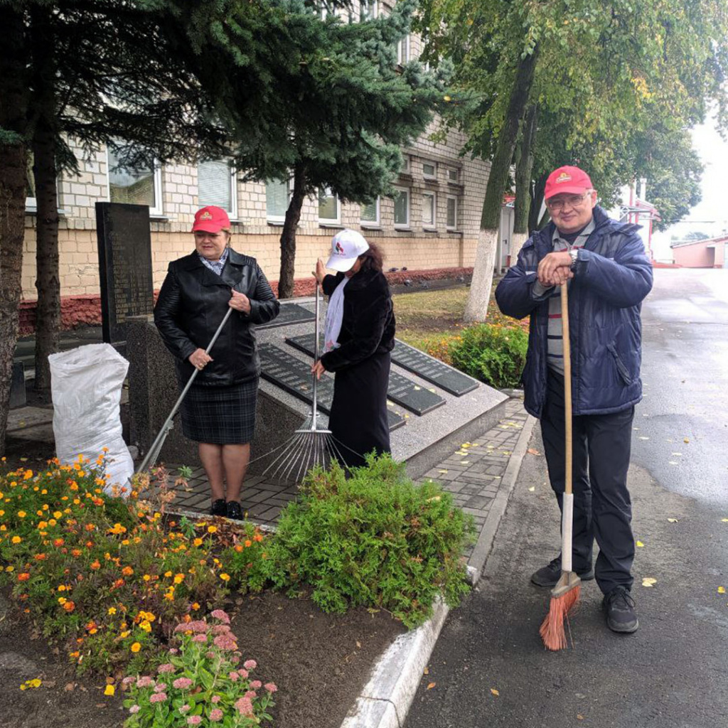 Наведение-порядка-на-памятнике-участникам,-партизанам-ВОВ-3.jpg