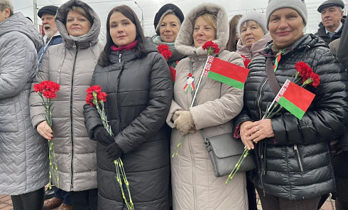 Торжественный митинг на Аллее Герое