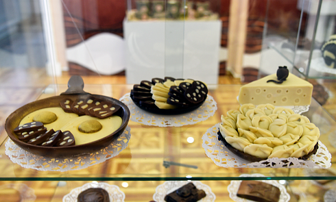 Картины, животные и даже индеец: как на фабрике "Спартак" всё превращают в шоколад!