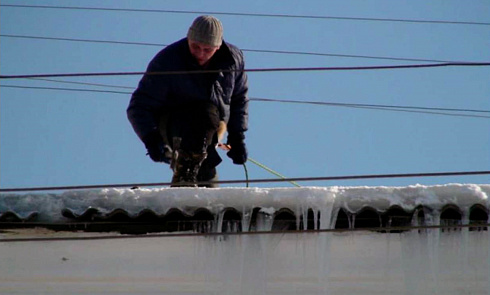 Типичные нарушения требований по охране труда при содержании территории, зданий и сооружений в зимний период
