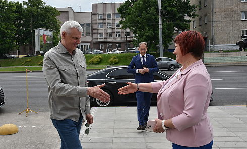 Дэлегацыя Магаданскай вобласці наведала кандытарскую фабрыку «Спартак»