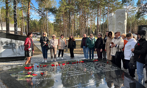 Коллектив фабрики посетил мемориальные комплексы Ола, Багратион, Озаричи Коллектив фабрики посетил мемориальные комплексы Ола, Багратион, Озаричи