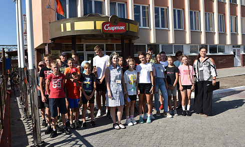 Кондитерскую фабрику «Спартак» с экскурсией посетили участники республиканского соревнования среди юношей и девушек по биатлону.