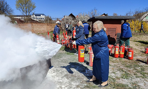 Слаженность и практика: на кондитерской фабрике успешно отработали тушение пожаров и спасение сотрудников!